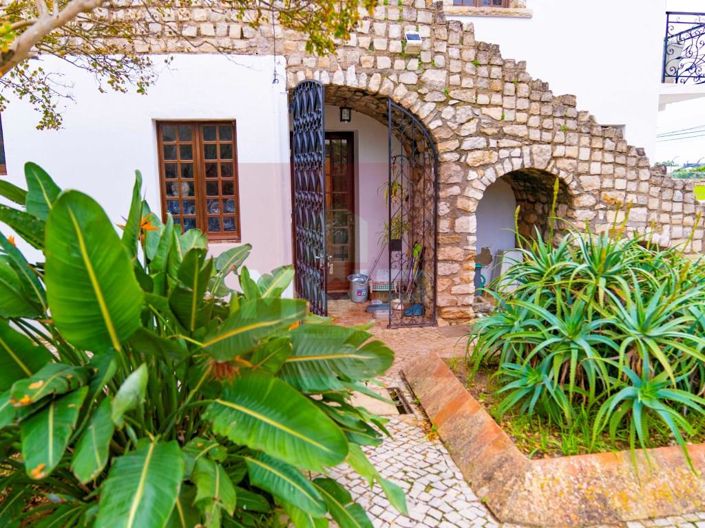 Image No.21-6 Bed House for sale