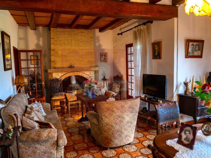 Image No.5-6 Bed House for sale