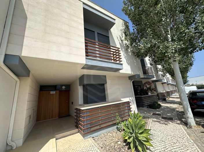 Image No.1-3 Bed House for sale
