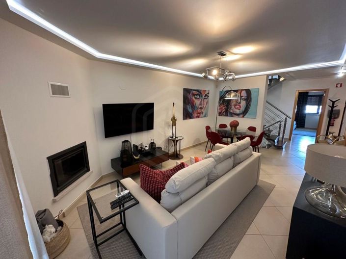 Image No.5-3 Bed House for sale