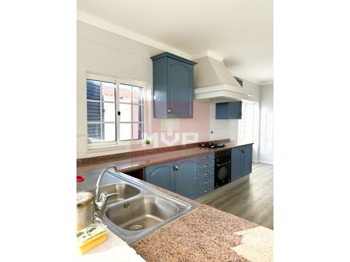 Image No.6-5 Bed House for sale