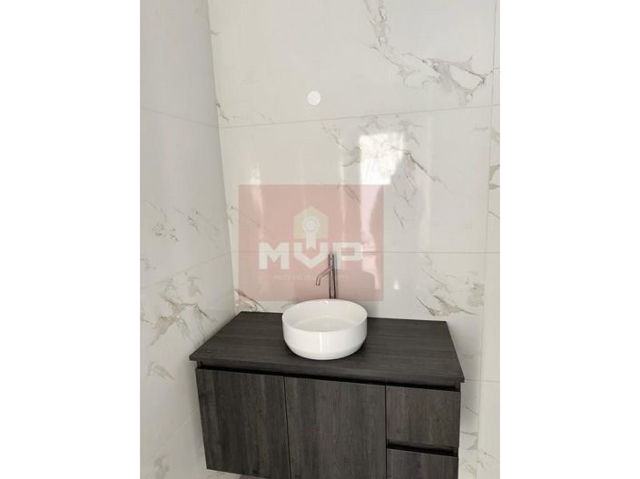 Image No.7-5 Bed House for sale