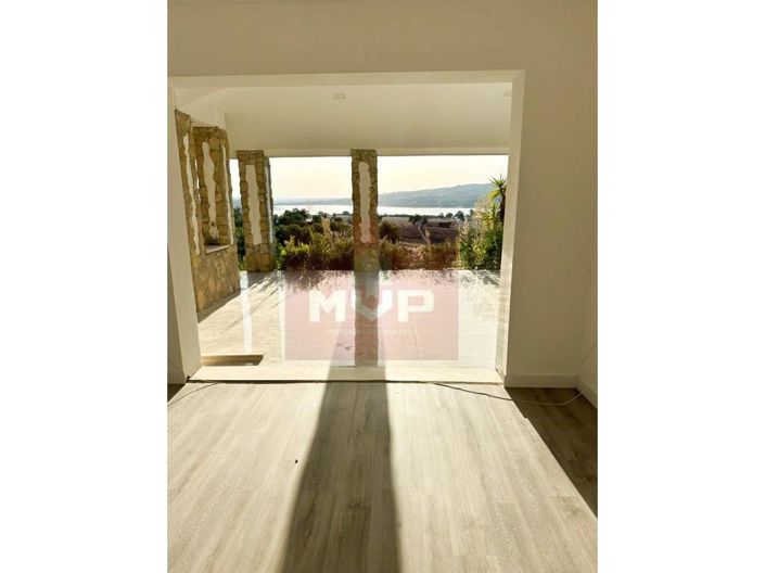 Image No.8-5 Bed House for sale