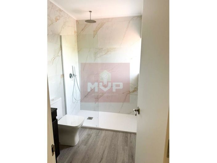 Image No.9-5 Bed House for sale