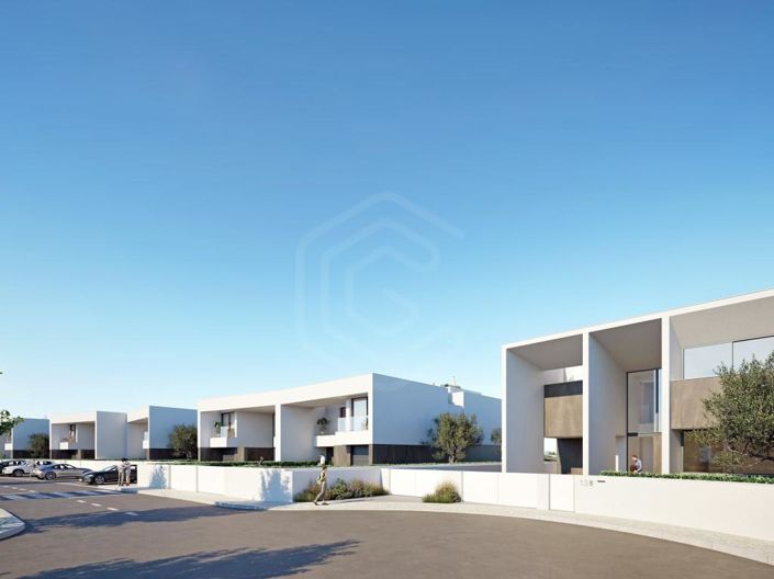 Image No.21-4 Bed House for sale