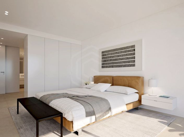 Image No.9-4 Bed House for sale