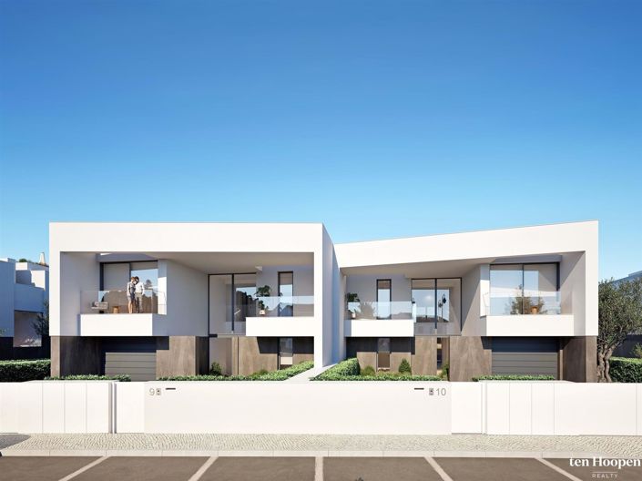 Image No.1-4 Bed House for sale