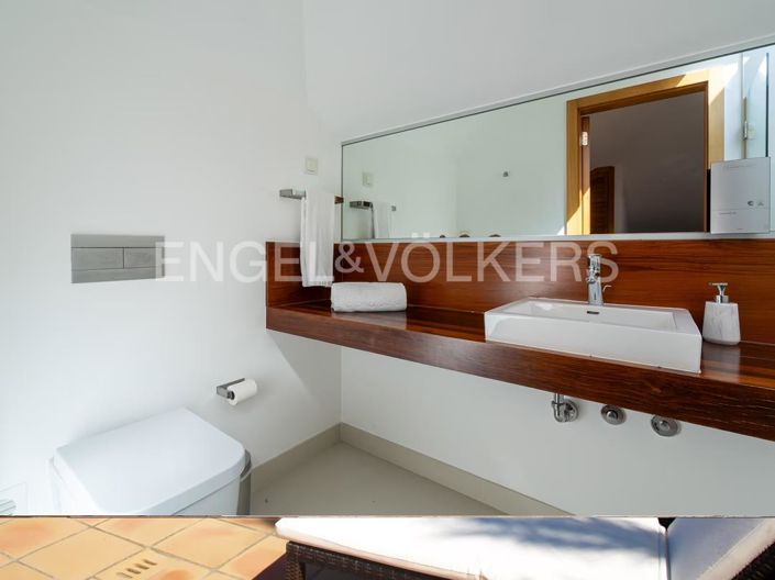 Image No.21-3 Bed House for sale