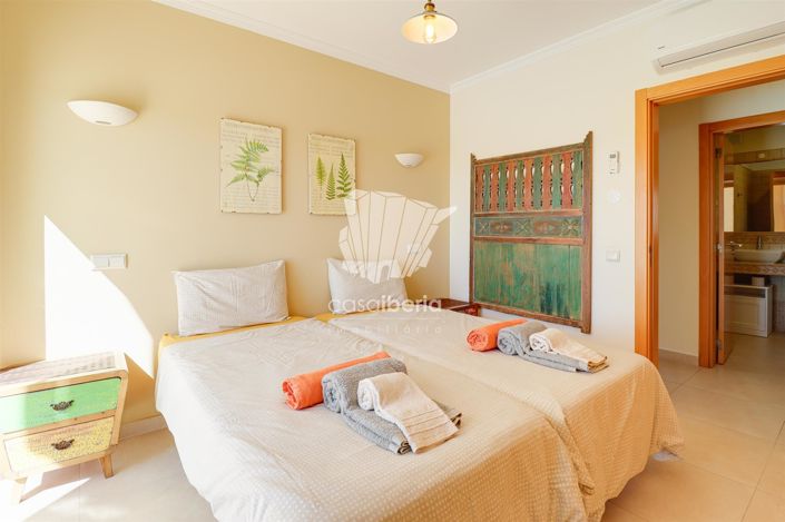 Image No.25-4 Bed House for sale