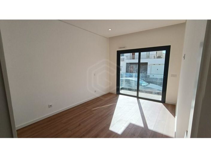 Image No.10-1 Bed Apartment for sale