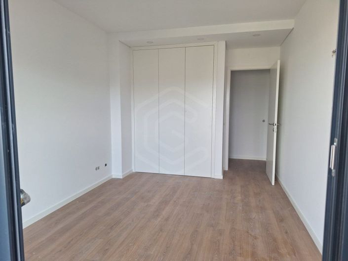 Image No.19-3 Bed Apartment for sale