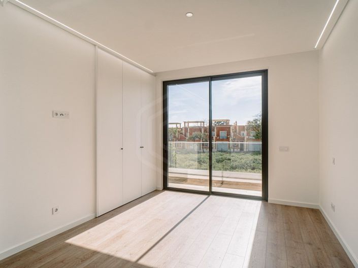 Image No.17-3 Bed House for sale