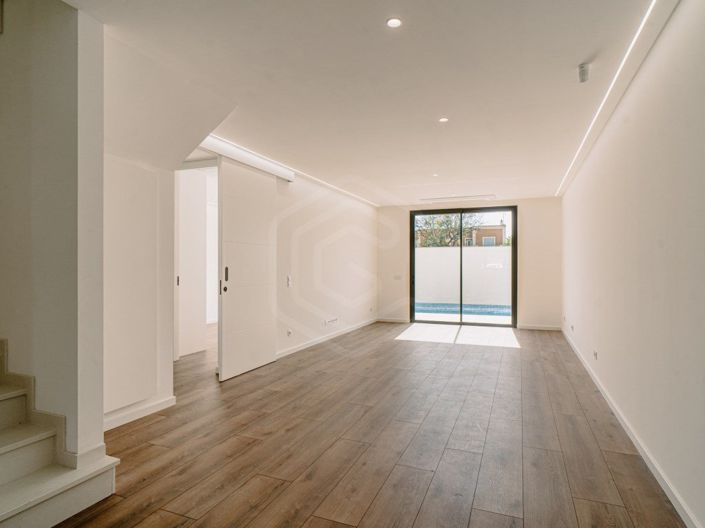 Image No.5-3 Bed House for sale