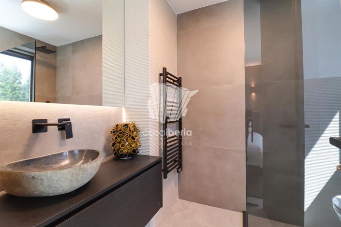 Image No.22-6 Bed Apartment for sale