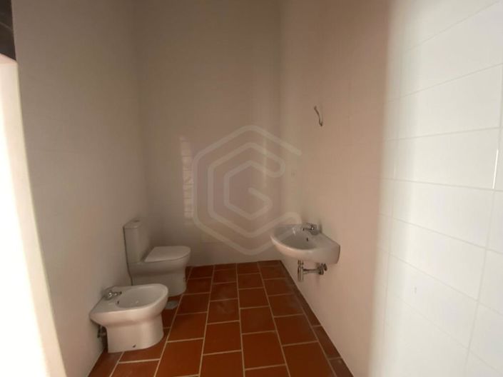 Image No.10-12 Bed House for sale