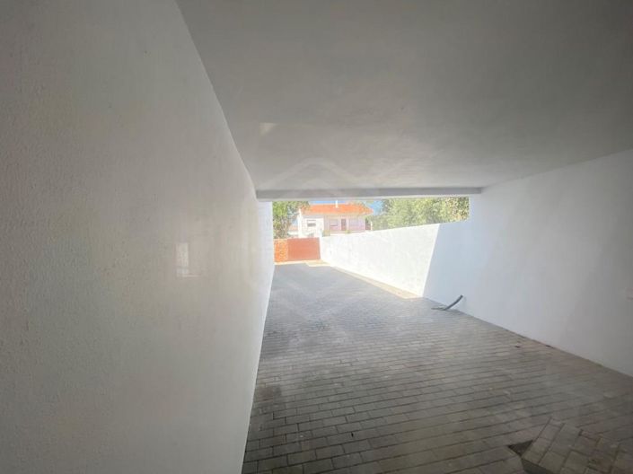 Image No.24-12 Bed House for sale