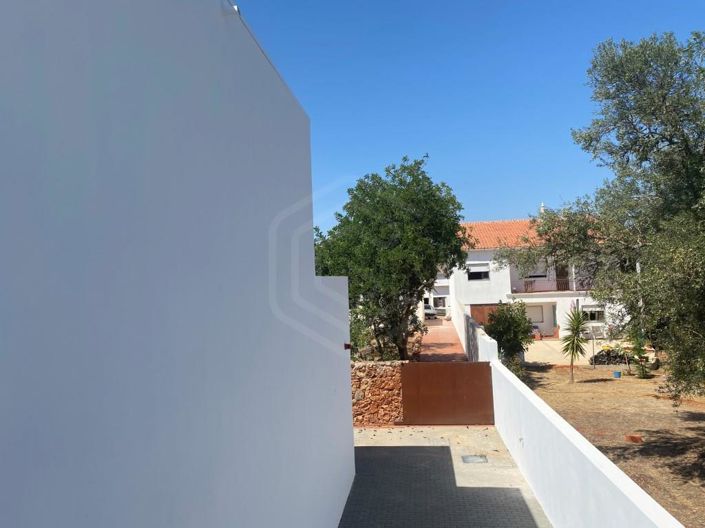 Image No.32-12 Bed House for sale