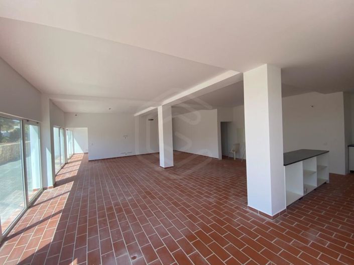 Image No.5-12 Bed House for sale