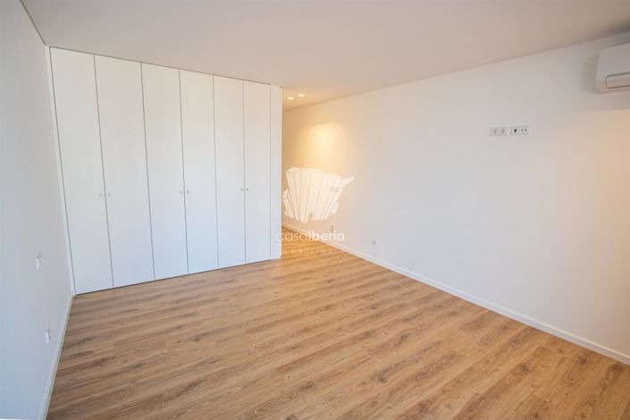 Image No.20-2 Bed Apartment for sale