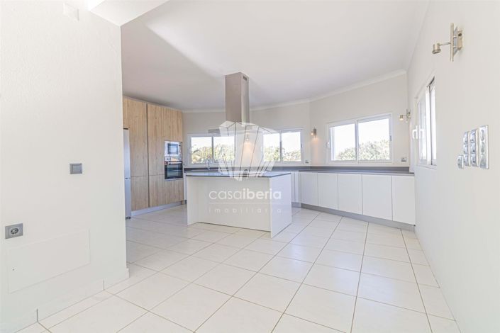 Image No.16-3 Bed House for sale