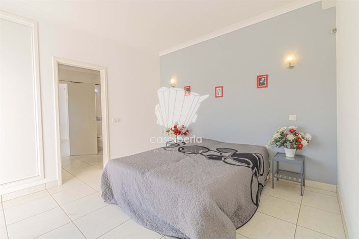 Image No.18-3 Bed House for sale