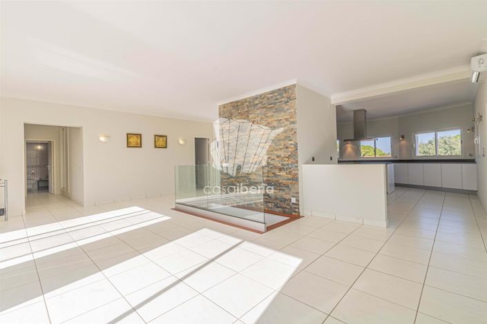 Image No.21-3 Bed House for sale