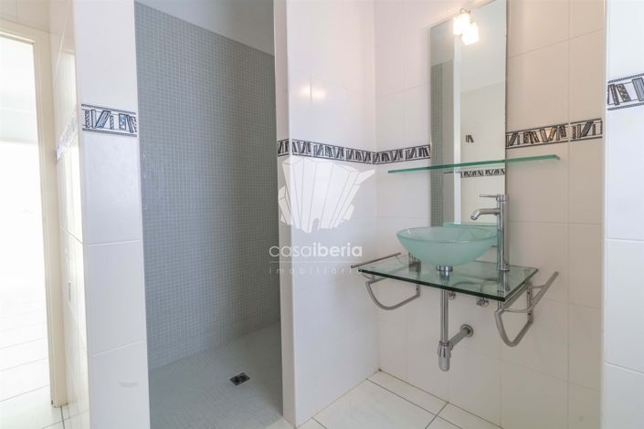 Image No.30-3 Bed House for sale
