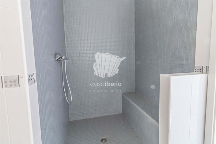 Image No.7-3 Bed House for sale