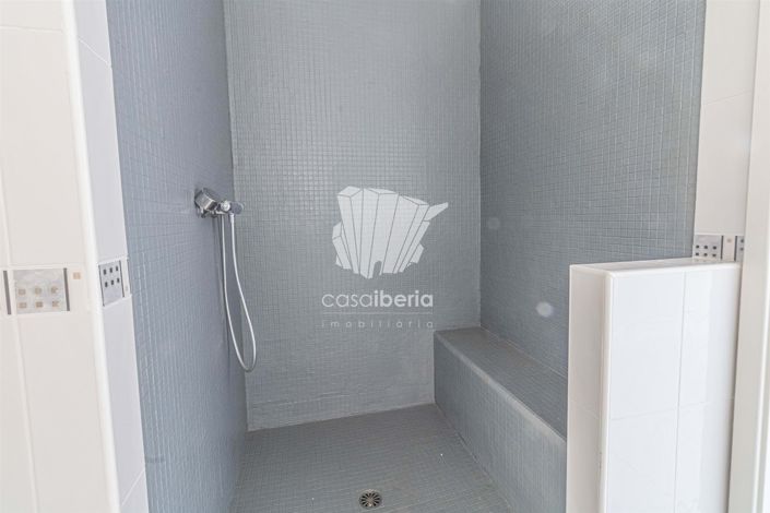 Image No.8-3 Bed House for sale
