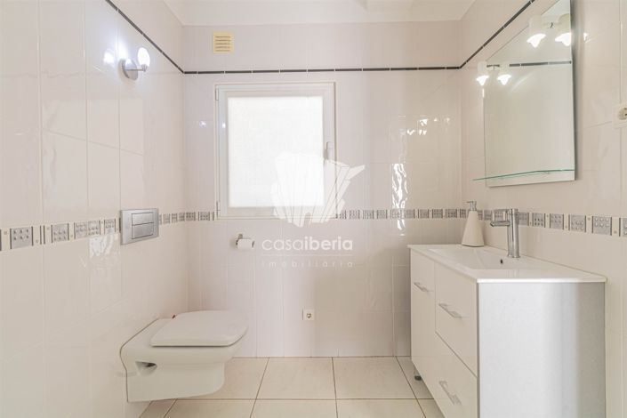 Image No.9-3 Bed House for sale