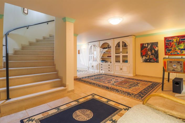 Image No.16-5 Bed House for sale