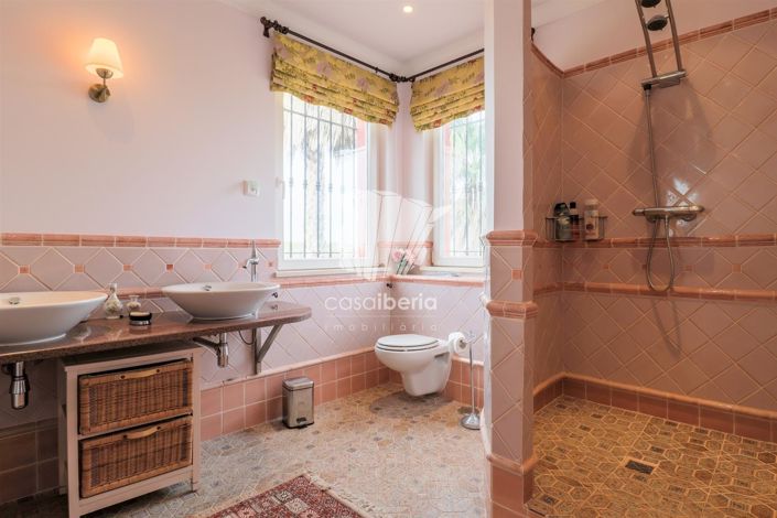 Image No.20-5 Bed House for sale