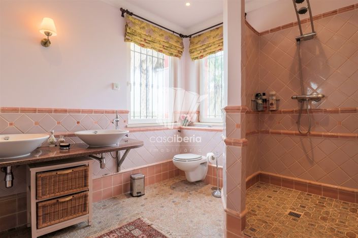 Image No.20-5 Bed House for sale