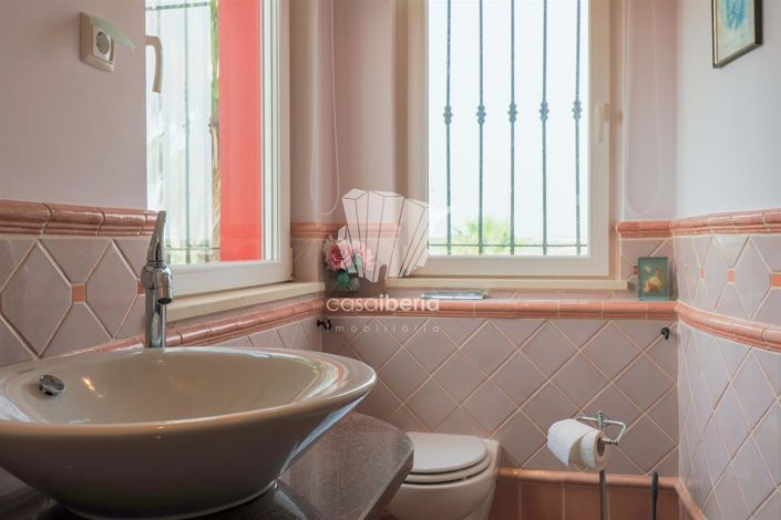 Image No.21-5 Bed House for sale