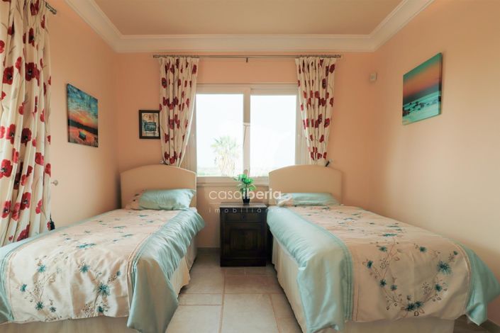 Image No.24-5 Bed House for sale