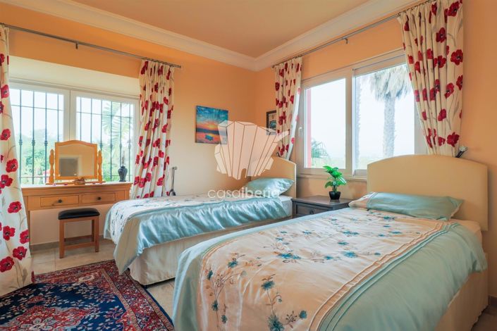 Image No.28-5 Bed House for sale