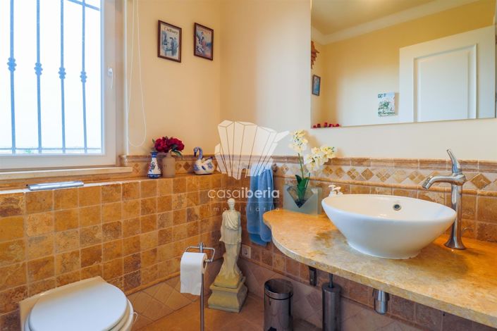 Image No.30-5 Bed House for sale