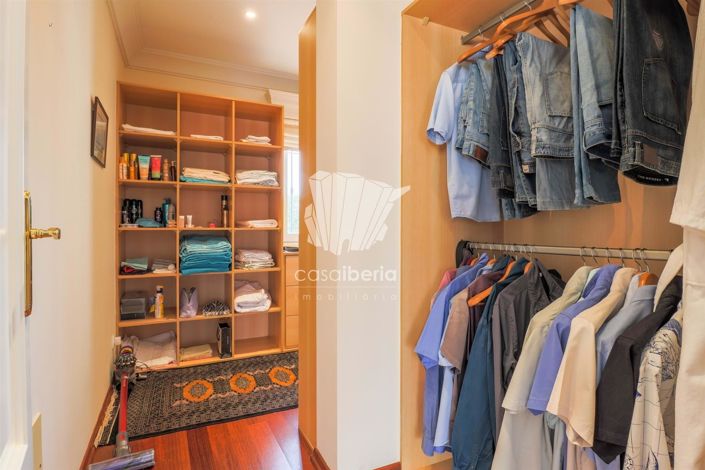 Image No.38-5 Bed House for sale