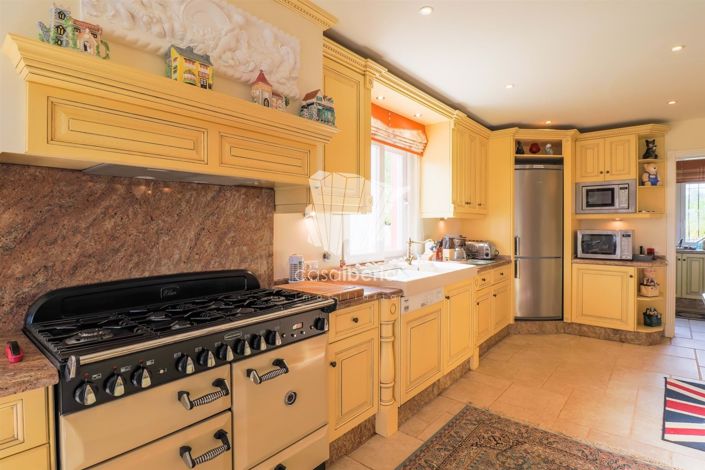 Image No.5-5 Bed House for sale