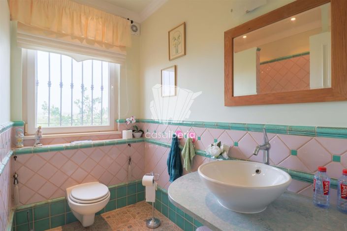 Image No.8-5 Bed House for sale