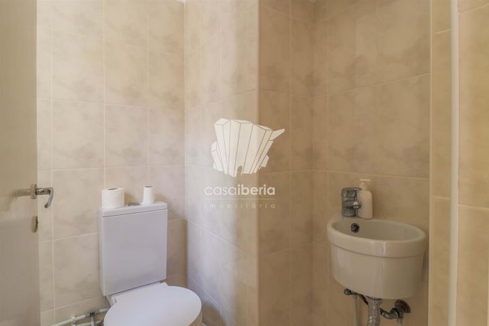 Image No.18-4 Bed House for sale