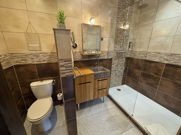 Image No.15-7 Bed House for sale