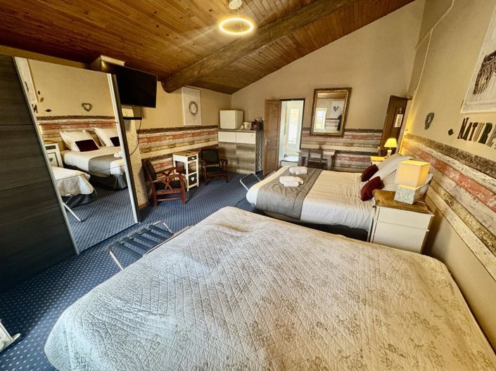 Image No.18-7 Bed House for sale