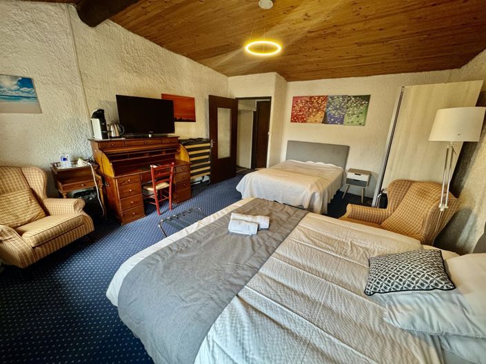 Image No.19-7 Bed House for sale