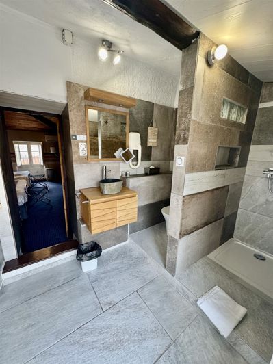 Image No.20-7 Bed House for sale