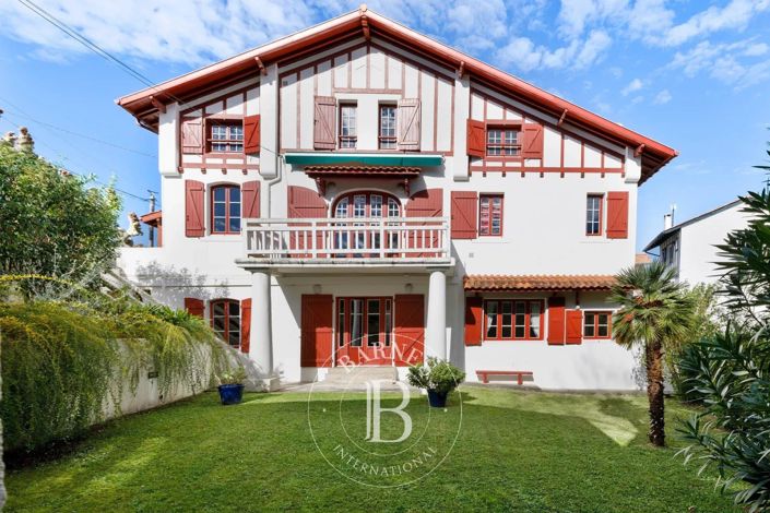 Image No.1-5 Bed House for sale
