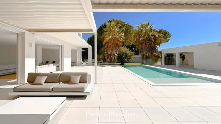 Image No.1-5 Bed House for sale