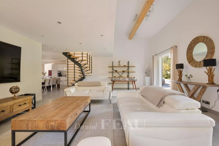 Image No.12-5 Bed House for sale