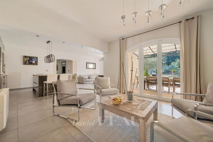 Image No.16-5 Bed House for sale