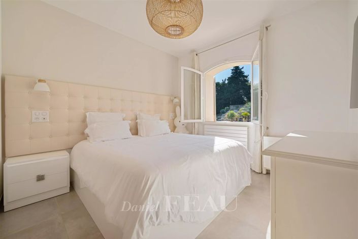 Image No.17-5 Bed House for sale